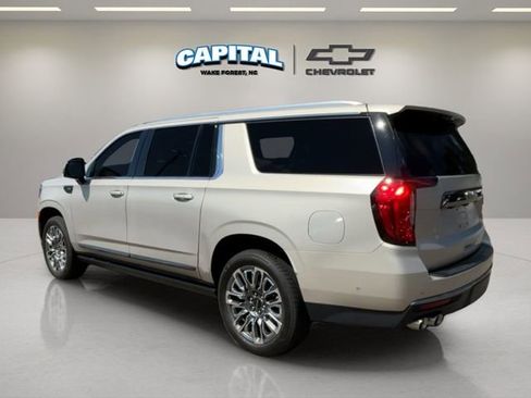 Used 2023 GMC Yukon XL Denali Ultimate image 3