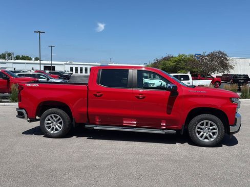 Used 2022 Chevrolet Silverado 1500 LT AWD/4WD image 2