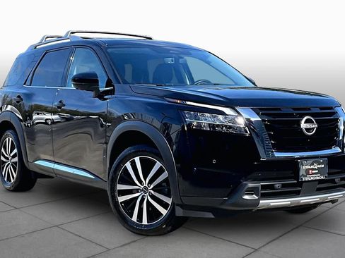 Certified 2024 Nissan Pathfinder Platinum FWD image 3