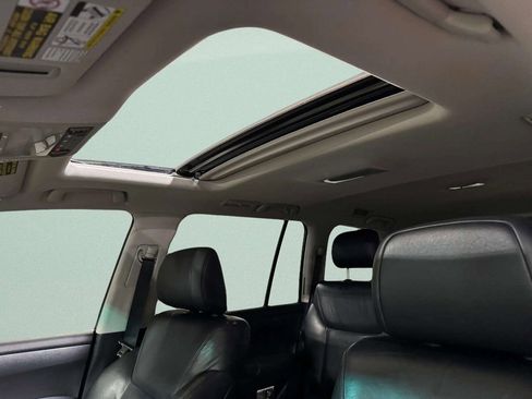 Used 2011 Lexus LX 570 4WD image 23