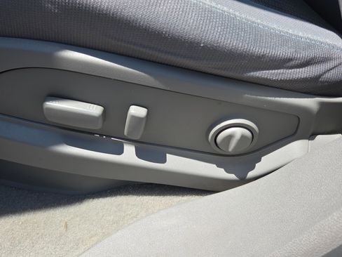 Used 2015 Chevrolet Traverse LS FWD image 17