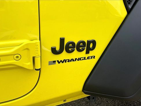 Used 2024 Jeep Wrangler Unlimited Sport AWD/4WD image 30