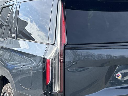 Used 2021 Cadillac Escalade Sport Platinum image 11