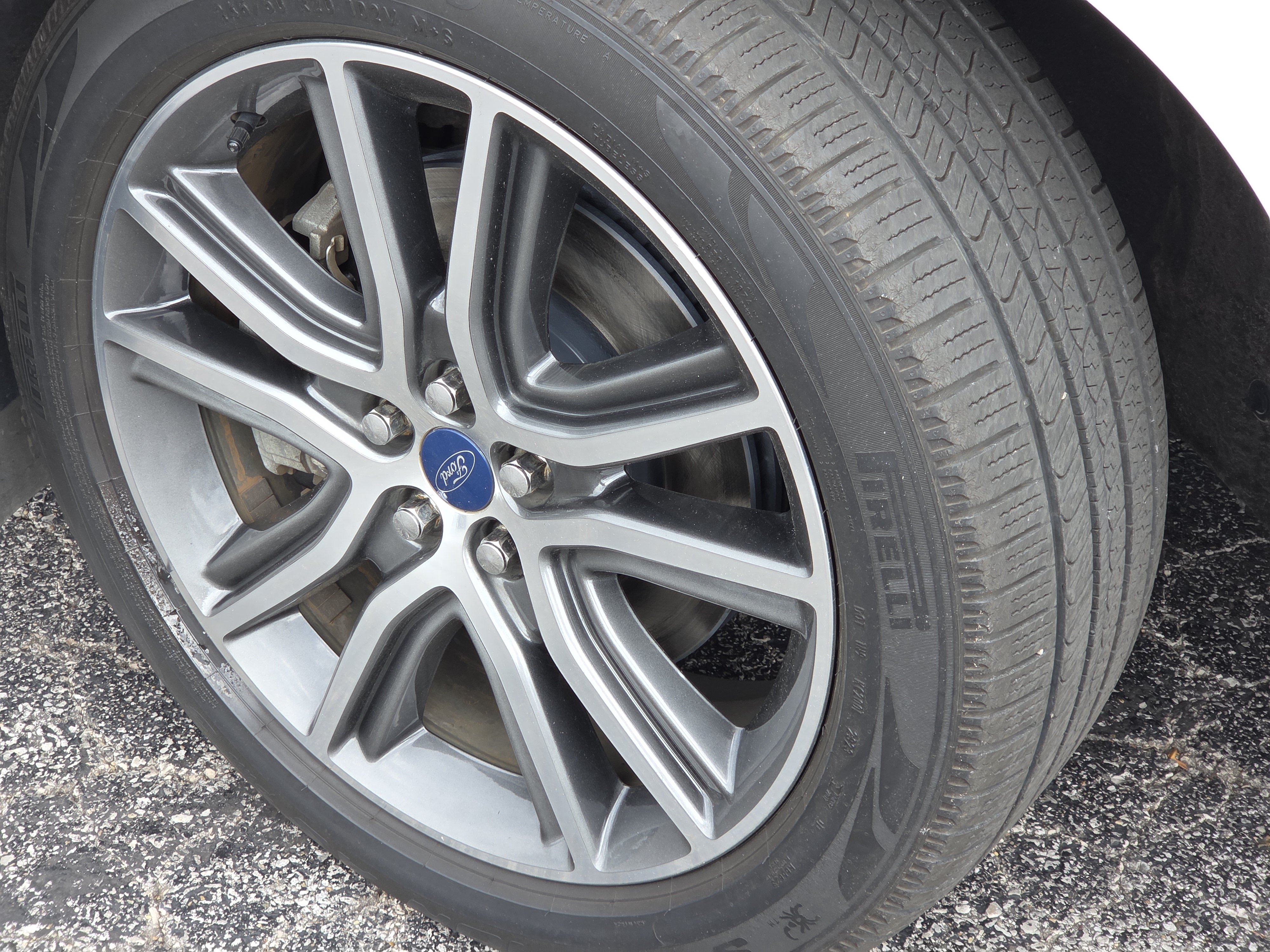 Used 2019 Ford Edge Titanium w/ Equipment Group 301A AWD/4WD image 9