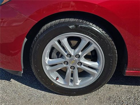 Used 2018 Chevrolet Cruze LT w/ Convenience Package image 8