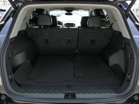 Used 2022 GMC Terrain SLT w/ Tech Package FWD image 23