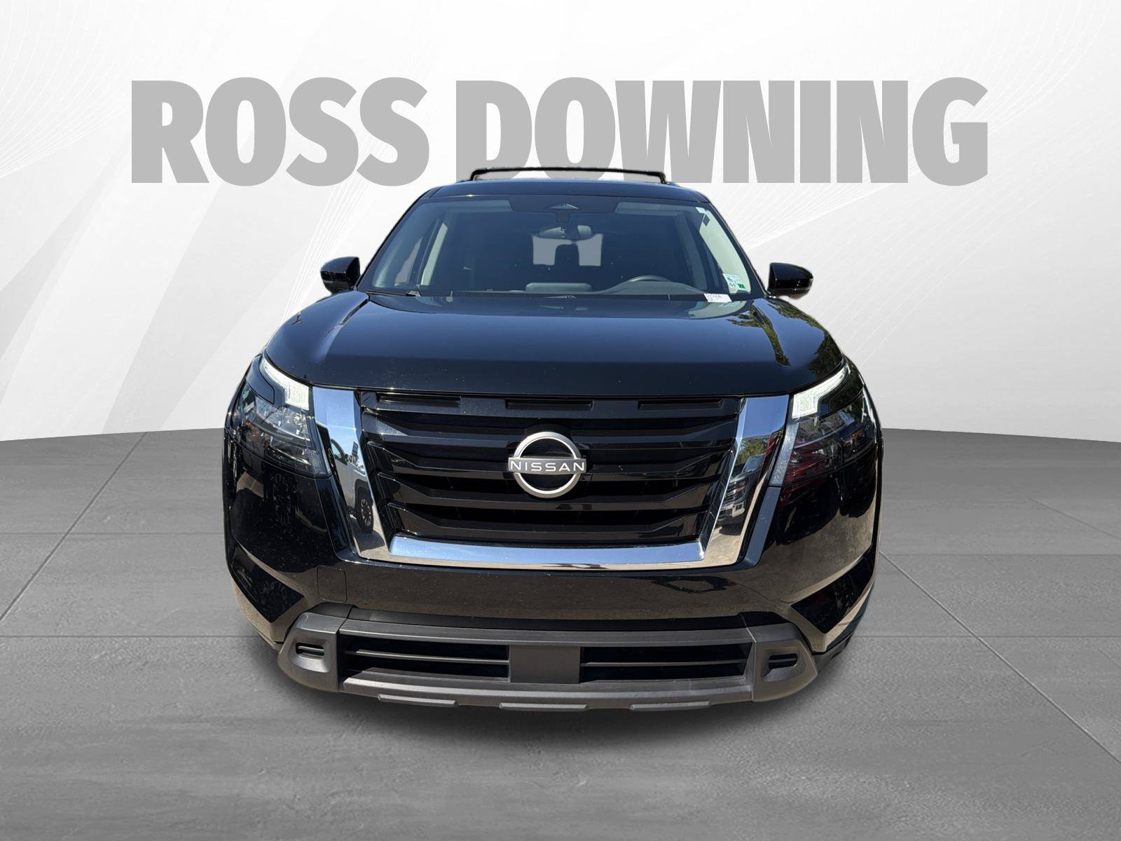Used 2024 Nissan Pathfinder SV w/ SV Premium Package FWD image 2
