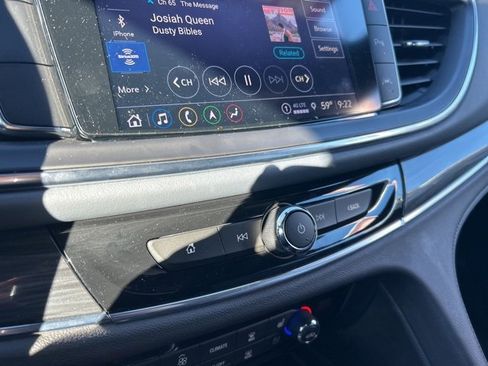 Used 2024 Buick Enclave Premium image 27