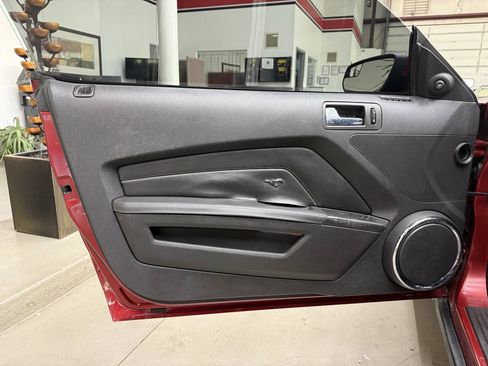 Used 2010 Ford Mustang GT RWD image 10
