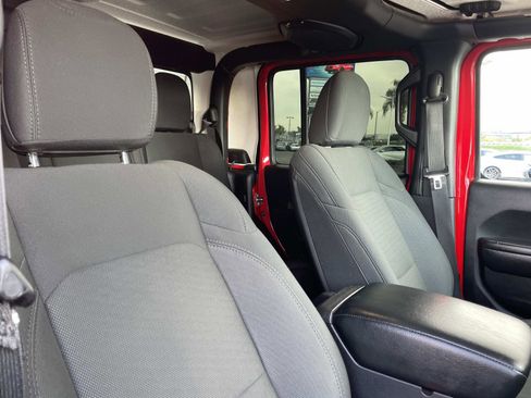 Used 2021 Jeep Gladiator Willys image 26