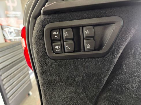 Used 2020 BMW X7 xDrive40i w/ Premium Package AWD/4WD image 39