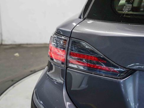 Used 2013 Lexus CT 200h w/ Leather Pkg FWD image 11
