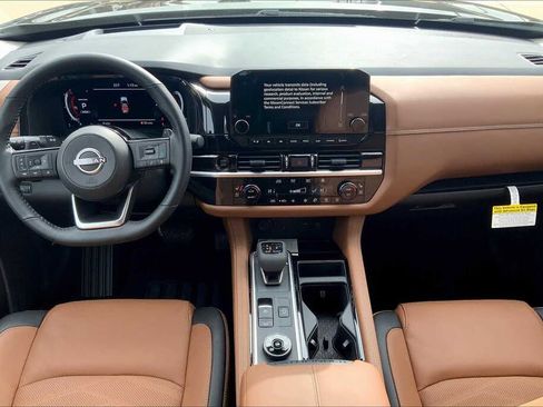 New 2025 Nissan Pathfinder Platinum image 12