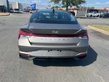 Used 2022 Hyundai Elantra SEL w/ Convenience + Premium Package image 4