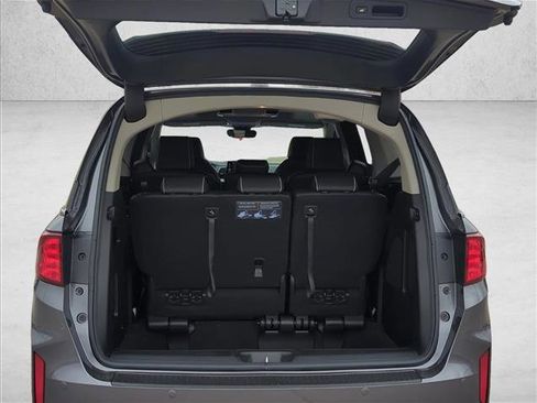 New 2026 Honda Odyssey Touring image 9