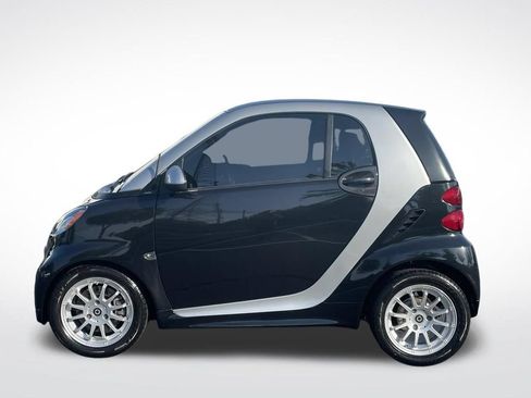 Used 2013 smart fortwo passion RWD image 2