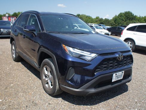 Used 2025 Toyota RAV4 XLE AWD/4WD image 3