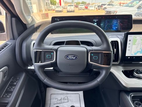 Certified 2025 Ford Expedition Active AWD/4WD image 33