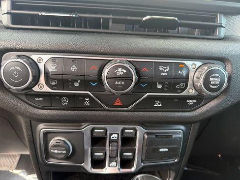 Used 2024 Jeep Gladiator Sport AWD/4WD image 26