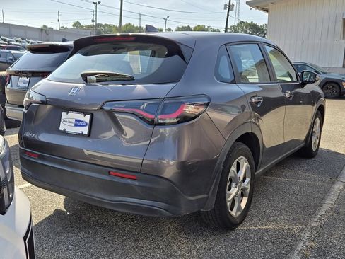 Used 2023 Honda HR-V LX image 2