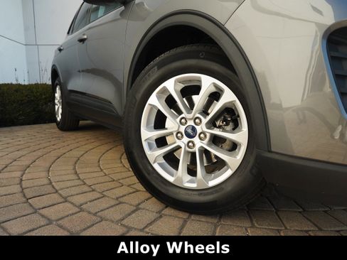 Used 2021 Ford Escape SE w/ Cold Weather Package image 16