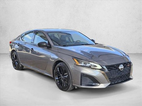 Used 2024 Nissan Altima 2.5 SR FWD image 3