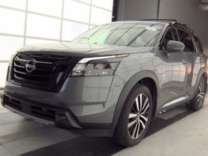 Used 2023 Nissan Pathfinder Platinum w/ Black Appearance Package
