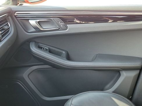 Certified 2024 Porsche Macan AWD/4WD image 23