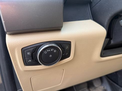Used 2015 Ford F150 XLT AWD/4WD image 17