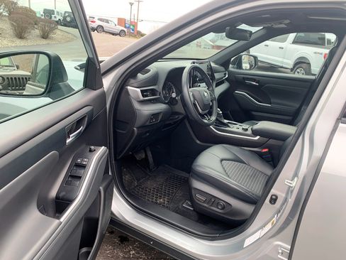 Used 2022 Toyota Highlander XSE image 4