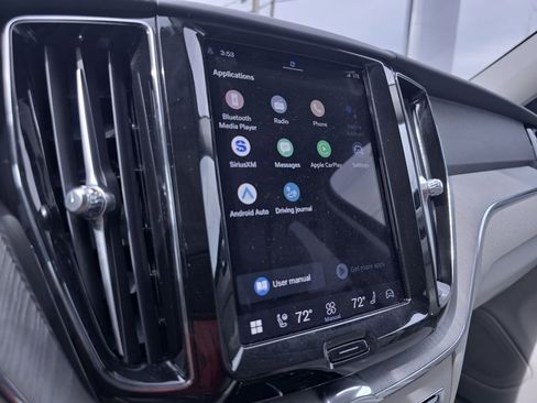 Used 2023 Volvo XC60 B5 Plus image 24