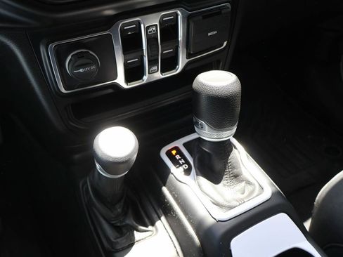 Used 2022 Jeep Gladiator Sport AWD/4WD image 13
