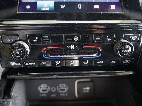 Used 2022 Jeep Grand Cherokee Altitude image 21