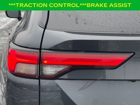 Used 2024 Mitsubishi Outlander SE Black Edition image 11