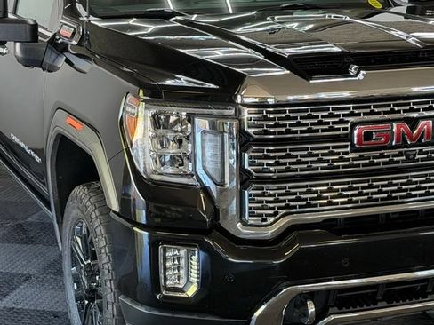Used 2022 GMC Sierra 3500 Denali w/ Denali Black Diamond Edition AWD/4WD image 2