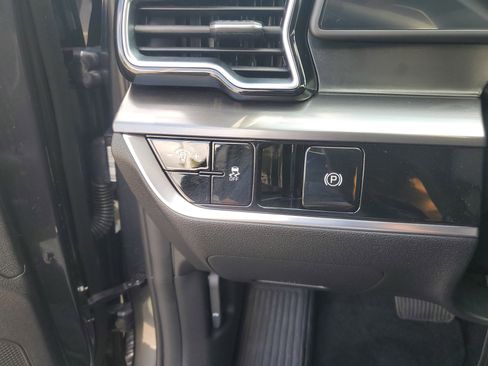 Used 2024 Kia Sportage EX FWD image 21