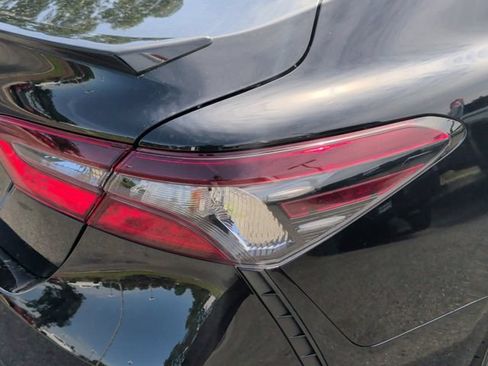 Used 2022 Toyota Camry SE FWD image 11