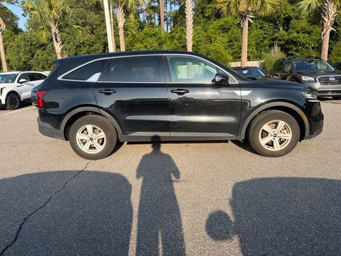 Certified 2023 Kia Sorento LX FWD image 3