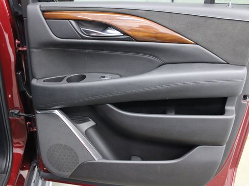 Used 2017 Cadillac Escalade ESV Luxury image 28