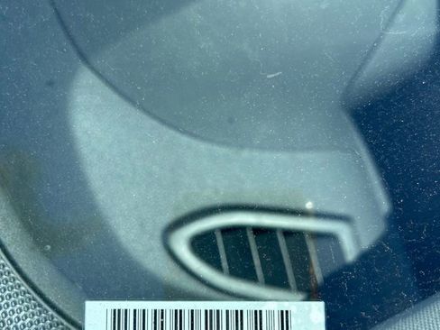 Used 2025 Subaru Crosstrek 2.0i Premium image 2