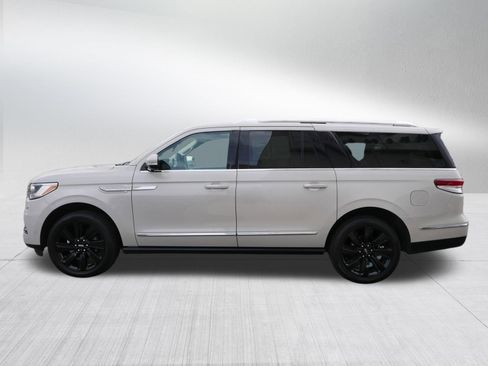 Used 2022 Lincoln Navigator L Reserve w/ Equipment Group 201A AWD/4WD image 4