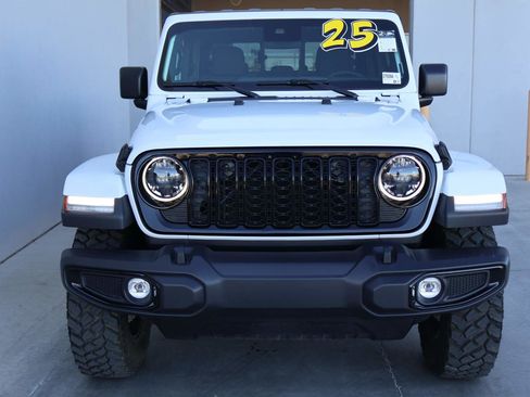 Used 2025 Jeep Gladiator Sport image 5