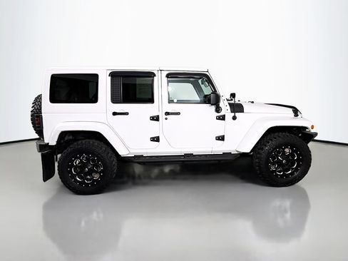 Used 2014 Jeep Wrangler Unlimited Sahara AWD/4WD image 9