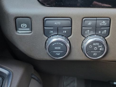Used 2024 GMC Sierra 1500 SLT AWD/4WD image 25