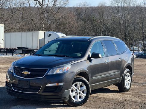 Used 2017 Chevrolet Traverse LS FWD image 2
