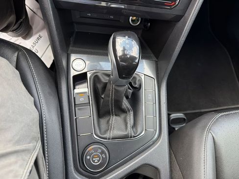 Used 2023 Volkswagen Tiguan SE image 23