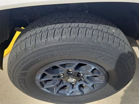 Used 2020 Toyota Tacoma SR5 AWD/4WD image 20