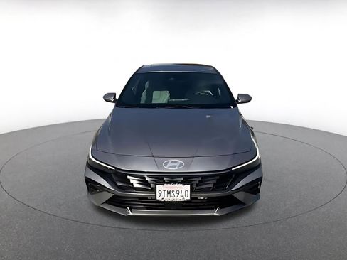 Used 2025 Hyundai Elantra Limited image 4