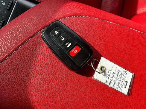 Used 2019 Toyota Camry XSE image 11