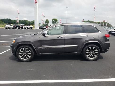 Used 2018 Jeep Grand Cherokee Overland AWD/4WD image 9